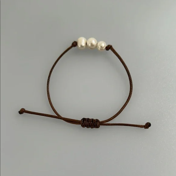 Freshwater Hawaiian Bracelet with Brown adjustable Cord - Picture 2 of 6